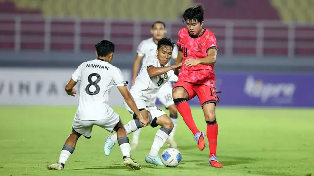 Kekalahan ini membuat Indonesia tertahan di posisi kedua klasemen akhir dengan koleksi empat poin. (Bola.com/Abdul Aziz)