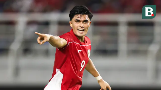 Selebrasi Ramadhan Sananta setelah mencetak gol Timnas Indonesia ke gawang Chinese Taipei di Stadion Gelora Bung Tomo, Surabaya, Jumat (5/9/2025). (Bola.com/Abdul Aziz)