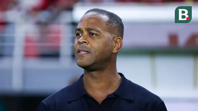 Pelatih Timnas Indonesia, Patrick Kluivert, saat melawan Timnas Lebanon dalam laga FIFA Matchday 2025 di Stadion Gelora Bung Tomo, Surabaya, Senin (8/9/2025). (Bola.com/Abdul Aziz)