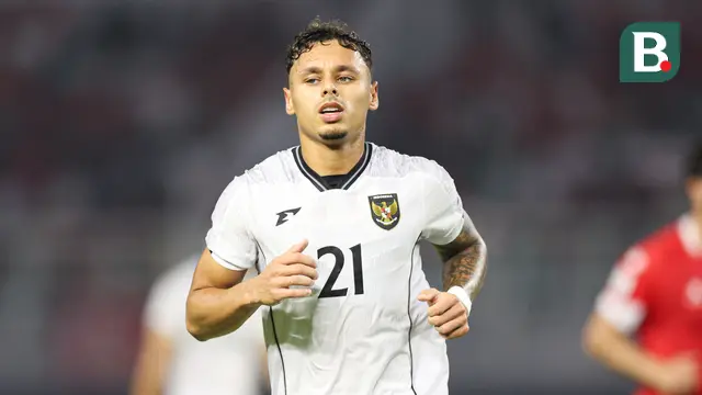 Winger Timnas Indonesia, Dean James saat melawan Lebanon pada FIFA Matchday di Stadion Gelora Bung Tomo, Surabaya, Senin (8/9/2025). (Bola.com/Abdul Aziz)