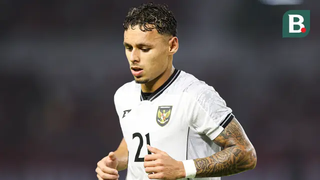 Winger Timnas Indonesia, Dean James saat melawan Lebanon pada FIFA Matchday di Stadion Gelora Bung Tomo, Surabaya, Senin (8/9/2025). (Bola.com/Abdul Aziz)