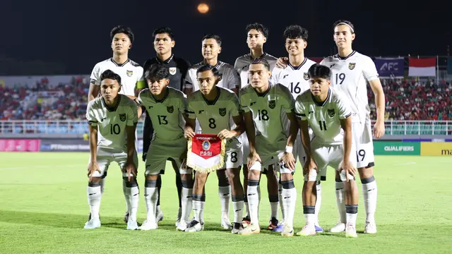 Timnas Indonesia U-23 saat menghadapi Korea Selatan dalam laga terakhir Kualifikasi Piala Asia U-23 2026 di Stadion Gelora Delta, Sidoarjo, Selasa (9/9/2025). (Bola.com/Abdul Aziz)