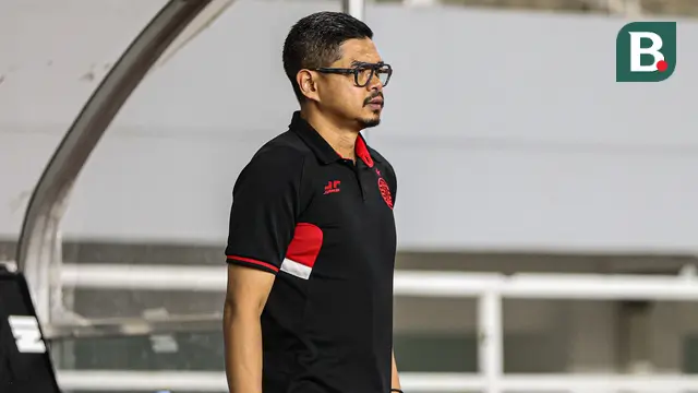 Bambang Pamungkas hadir pada saat Persija Jakarta melawan Semen Padang pada pekan ke-30 Liga 1 2024/2025 di Stadion Pakansari, Kabupaten Bogor, Minggu (27/4/2025)