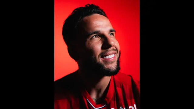 Calvin Verdonk tercatat telah menorehkan 99 penampilan di semua ajang, dengan kontribusi empat gol sejak membela NEC Nijmegen pada 2021 lalu. ia bahkan menjadi pemain non-kiper dengan menit bermain terbanyak, yakni 2.853 menit. (Dok. LOSC)