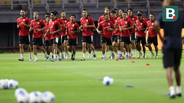 Para pemain Timnas Indonesia menjalani latihan resmi menjelang FIFA Matchday melawan Chinese Taipei di Stadion Gelora Bung Tomo, Surabaya, Kamis (04/09/2025). (Bola.com/Abdul Aziz)