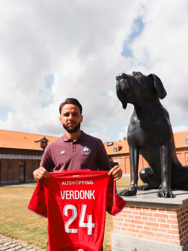 Calvin Verdonk diperkenalkan sebagai pemain baru Lille, Senin (1/9/2025). (Dok. LOSC)