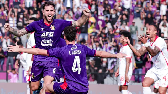 Ekspresi berbeda dua pemain Persik yang merayakan gol dan kekecewaan Gustavo Franca, bek Malut United pada pekan kelima BRI Super League 2025/2026. (Dok. Persik)
