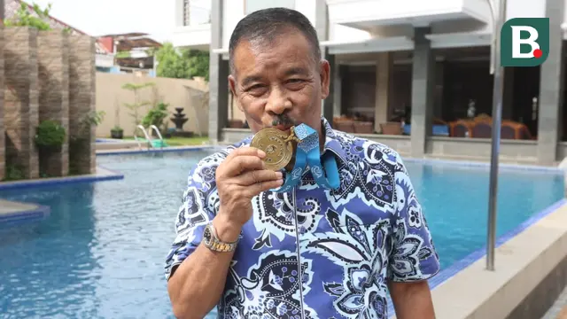 Manajer sekaligus Komisaris PT Persib Bandung Bermartabat (PBB), Umuh Muchtar. (Bola.com/Muhammad Iqbal Ichsan).