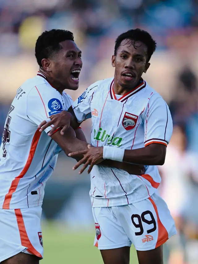 Muhammad Sihran (kanan) melakukan selebrasi usai mencetak gol ke gawang PSIM Yogyakarta dalam laga pekan kelima BRI Super League 2025/2026 di Stadion Sultan Agung, Bantul, Minggu (14/9/2025) sore. (Dok. Borneo FC)