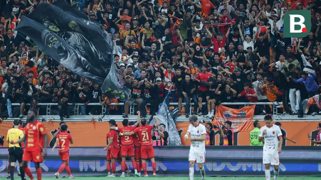 Pemain Persija Jakarta merayakan gol yang dicetak oleh Bruno Tubarao ke gawang Bali United dalam lanjutan BRI Super League 2025/2026 di Jakarta International Stadium (JIS), Minggu (14/9/2025) malam WIB. (Bola.com/M Iqbal Ichsan)