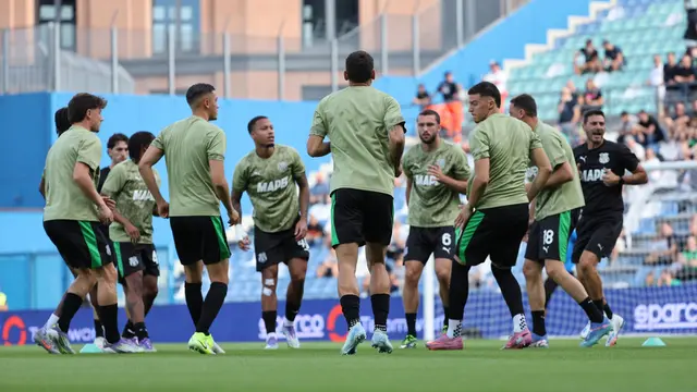 Jay Idzes dkk. di tim Sassuolo jelang pertandingan Serie A musim 2025/2026. (Dok X @SassuoloUS)