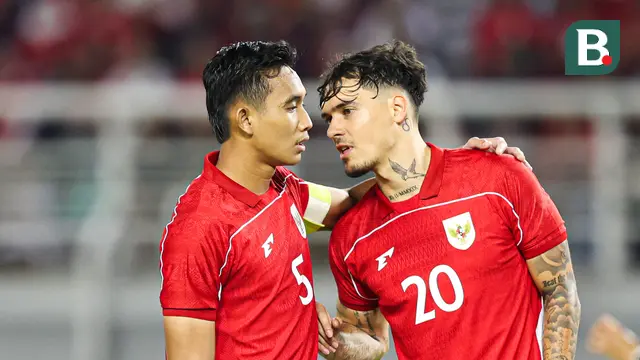 Duo bek Timnas Indonesia, Rizky Ridho dan Shayne Pattynama saat duel versus Chinese Taipei pada FIFA Matchday di Stadion Gelora Bung Tomo, Surabaya, Jumat (5/9/2025). (Bola.com/Abdul Aziz)