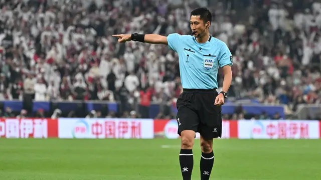 Wasit asal China, Ma Ming memimpin final Piala Asia 2023. (AFP/Hector Retamal)