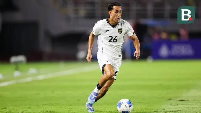 Penyerang Timnas Indonesia, Miliano Jonathans, beraksi dalam FIFA Matchday melawan Lebanon di Stadion Gelora Bung Tomo, Surabaya, Senin (8/9/2025). (Bola.com/Abdul Aziz)
