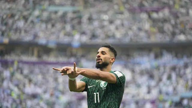 Saleh Al-Shehri dari Arab Saudi merayakan golnya ke gawang Argentina pada pertandingan pembuka Grup C Piala Dunia 2022 Qatar di Stadion Lusail, Lusail, Selasa, 22 November 2022. (AP Photo/Jorge Saenz)