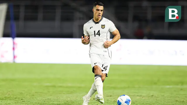 Gelandang Timnas Indonesia, Joey Pelupessy, saat melawan Timnas Lebanon dalam laga FIFA Matchday 2025 di Stadion Gelora Bung Tomo, Surabaya, Senin (8/9/2025). (Bola.com/Abdul Aziz)