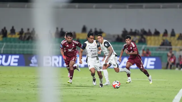 Duel PSM Makassar vs Persija Jakarta dalam laga pekan keenam BRI Super League 2025/2026 di Stadion BJ Habibie, Parepare, Minggu (21/9/2025). (Dok. Media Persija)