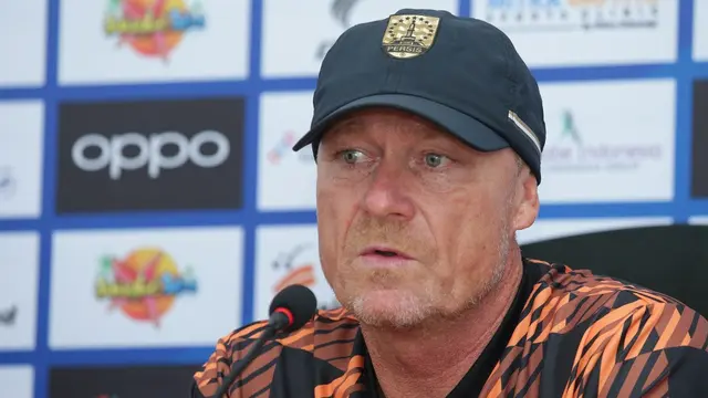Peter De Roo, pelatih Persis Solo di BRI Super League 2025/26. (Dok. ileague.id)