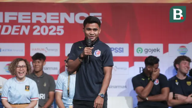 Pemain Port FC, Asnawi Mangkualam, memberikan keterangan dalam konferensi pers terkait Piala Presiden 2025 di SCTV Tower, Senayan, Jakarta Pusat, Jumat (4/7/2025). (Bola.com/M Iqbal Ichsan)