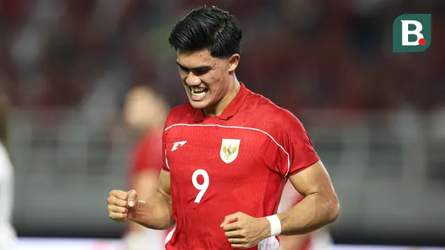 Pemain Timnas Indonesia, Ramadhan Sananta melakukan selebrasi setelah berkontribusi mencetak gol ke gawang Chinese Taipei saat laga FIFA Matchday di Stadion Gelora Bung Tomo (GBT), Surabaya, Jumat (05/09/2025). (Bola.com/Abdul Aziz)