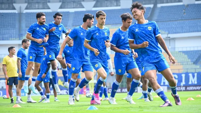 Persib Bandung lathan rutin di BRI Super League 2025/2026. (Dok. ileague.id)