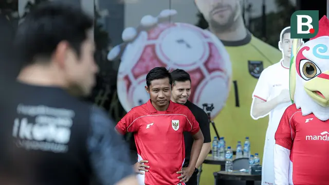 Evan Dimas menjadi bintang tamu dalam coaching clinic dan talkshow bersama Nagoya Grampus di Garuda Store GBK, Jakarta Pusat, pada Jumat (26/9/2025). (Bola.com/Bagaskara Lazuardi)