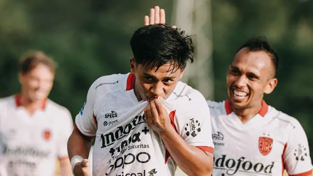 Pemain muda Bali United yang baru dipromosikan musim ini, Reyner Emanuelo Barusu. (Bola.com/Alit Binawan)