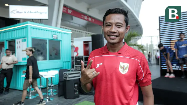 Evan Dimas menjadi bintang tamu dalam coaching clinic dan talkshow bersama Nagoya Grampus di Garuda Store GBK, Jakarta Pusat, pada Jumat (26/9/2025). (Bola.com/Bagaskara Lazuardi)