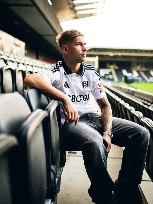 Rekrutan baru Fulham asal Arsenal, Emile Smith Rowe. (Bola.com/Instagram Fulham)