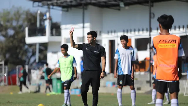 Akademi PSIM Yogyakarta mendapatkan pelatihan dari ILeague menggunakan metode Ekkono di Lapangan Purwobinangun, Sleman, pada 22-24 September 2025. (Dok. PSIM Yogyakarta)