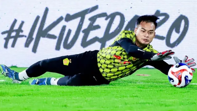 Kiper kedua Persik Kediri, Husna Al Malik. (Bola.com/Gatot Sumitro)