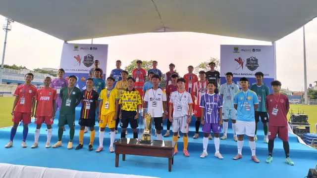 Lebih dari sekadar kompetisi, Liga 4 yang diikuti 26 klub ini diharapkan menjadi wadah pencarian bibit unggul untuk Persib Bandung ke depan. (Bola.com/Erwin Snaz)