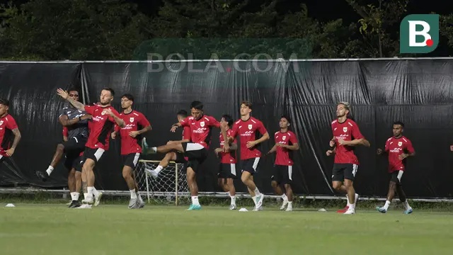 Mauro Zijlstra telah bergabung dengan Timnas Indonesia, mengikuti latihan perdana skuad Garuda di bawah arahan Patrick Kluivert di lapangan ABC Surabaya, Selasa (2/9/2025). (Bola.com/Wahyu Pratama)