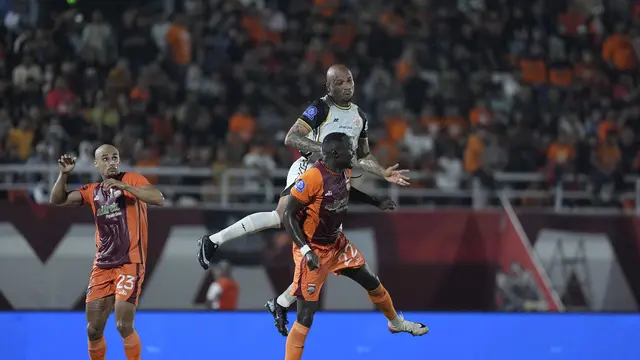 Aksi striker Persija Jakarta, Gustavo Almeida saat bertandang ke markas Borneo FC Samarinda dalam laga pekan ketujuh BRI Super League 2025/2026 di Stadion Segiri, Minggu (28/9/2025). (Dok. Persija)
