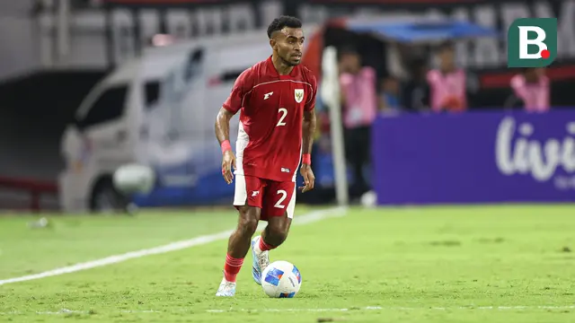Pemain Timnas Indonesia, Yakob Sayuri dalam laga FIFA Matchday melawan Chinese Taipei di Stadion Gelora Bung Tomo (GBT), Surabaya, Jumat (05/09/2025). (Bola.com/Abdul Aziz)