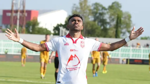 Ekspresi pemain Malut United, Yakob Sayuri, saat laga melawan Bhayangkara Presisi Lampung FC pada lanjutan BRI Super League 2025/2025, di Stadion Sumpah Pemuda, Kamis (25/9/2025). (Malut United)