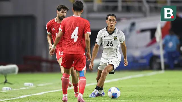 Penyerang Timnas Indonesia, Miliano Jonathans, beraksi dalam FIFA Matchday melawan Lebanon di Stadion Gelora Bung Tomo, Surabaya, Senin (8/9/2025). (Bola.com/Abdul Aziz)