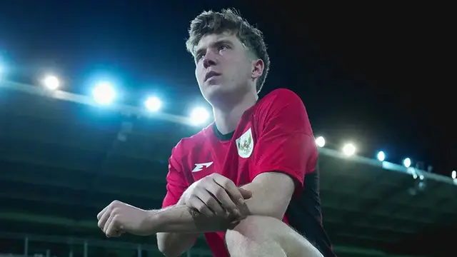 Pemain Timnas Indonesia, Ole Romeny melakukan pemanasan saat laga putaran ketiga Kualifikasi Piala Dunia 2026 melawan Australia di Stadion Netstrata Jubilee, Sydney, Selasa (18/03/2025) waktu setempat. (Dok. PSSI)