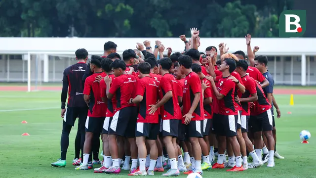 Sebanyak 27 dari 34 pemain mengikuti latihan perdana Timnas Indonesia U-22 jelang SEA Games 2025 di Stadion Madya Gelora Bung Karno (GBK), Jakarta, Jumat (3/10/2025) sore WIB. (Bola.com/M Iqbal Ichsan)