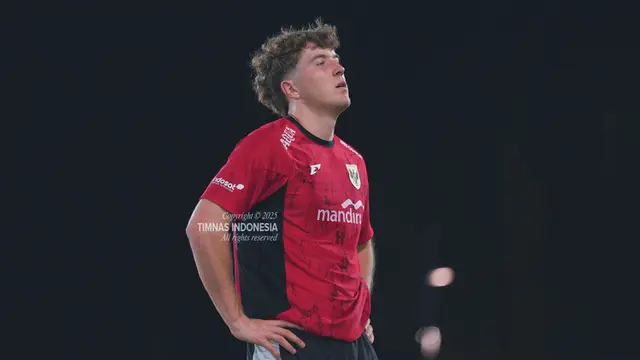 Pemain Timnas Indonesia, Ole Romeny, mengikuti sesi latihan pertama di lapangan latihan King Abdullah Sports City, Jeddah, pada Jumat (4/10/2025) malam waktu setempat. (Dok. Timnas Indonesia)