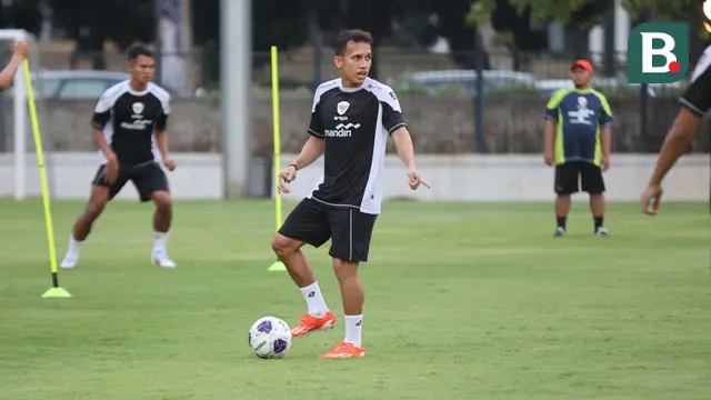 Pemain Timnas Indonesia, Egy Maulana Vikri mengikuti sesi latihan di Lapangan A, Kompleks Gelora Bung Karno, Senayan, Jakarta, Sabtu (31/8/2024) sebagai persiapan jelang menghadapi Arab Saudi pada putaran ketiga kualifikasi Piala Dunia 2026 zona Asia. (Bola.com/Abdul Aziz)