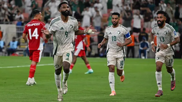 Timnas Indonesia melakoni pertandingan pertama Grup B Putaran 4 Kualifikasi Piala Dunia 2026 zona Asia melawan Arab Saudi di Stadion Alinma Bank, King Abdullah Sports City, Jeddah, Arab Saudi, Rabu 8 Oktober 2025 waktu setempat atau Kamis (9/10/2025) dini hari WIB. Pada duel tersebut, Indonesia kalah dengan skor 2-3. Tampak dalam foto, pemain Arab Saudi, Feras Albrikan (kiri) merayakan gol pada pertandingan pertama Grup B Putaran 4 Kualifikasi Piala Dunia 2026 zona Asia melawan Indonesia di Stadion Alinma Bank, King Abdullah Sports City, Jeddah, Arab Saudi, Rabu 8 Oktober 2025 waktu setempat atau Kamis (9/10/2025) dini hari WIB. (AP Photo)