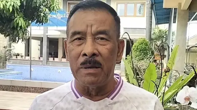 Umuh Muchtar, manajer Persib Bandung dan Komisaris PT Persib Bandung Bermartabat (PBB), (Bola.com/Erwin Snaz)