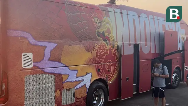 Bus Timnas Indonesia di Putaran Keempat Kualifikasi Piala Dunia 2026. (Bola.com/Hery Kurniawan)