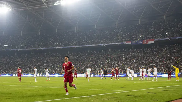 Suasana pertandingan Timnas Irak melawan Timnas Indonesia dalam laga pertama Grup F Kualifikasi Piala Dunia 2026 di Basra International Stadium, Irak, Kamis (16/11/2023) malam WIB. (AFP/Hissein Faleh)