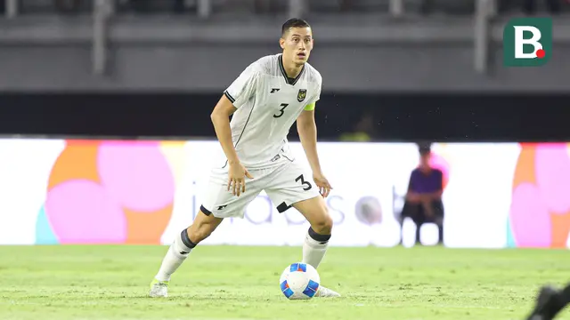 Bek Timnas Indonesia, Jay Idzes. (Bola.com/Abdul Aziz)