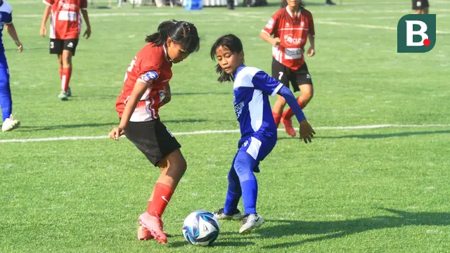Kompetisi sepak bola putri nasional Hydroplus Soccer League yang berlangsung di Lapangan Pusdikpom, Cimahi, Minggu (12/10/2025), berlangsung meriah.