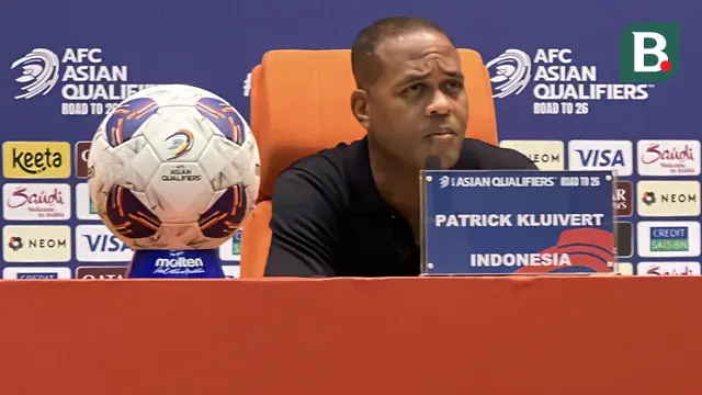 Pelatih berkebangsaan Belanda tersebut mengaku sangat kecewa dengan hasil akhir pertandingan tersebut yang membuat Timnas Indonesia gagal mentas di Piala Dunia 2026. (Bola.com/Hery Kurniawan)