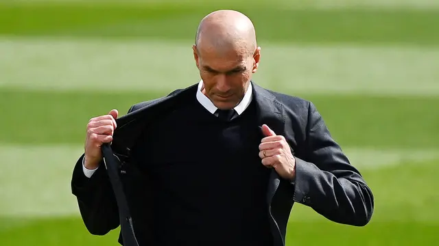 Zinedine Zidane - Pelatih yang saat ini mengarsiteki Real Madrid cukup piawai berakting dalam film nya sendiri yaitu A 21st Century Potrait. (AFP/Gabriel Bouys)