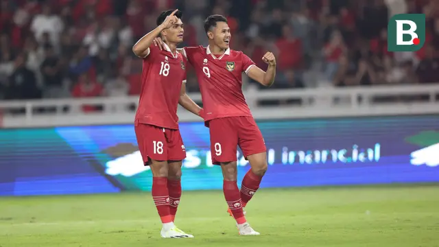 Selebrasi pemain Timnas Indonesia, Muhammad Ramadhan Sananta (kiri) bersama rekannya, Dimas Drajad setelah mencetak gol ke gawang Brunei Darussalam pada laga putaran pertama Kualifikasi Piala Dunia 2026 Zona Asia di Stadion Utama Gelora Bung Karno (SUGBK), Kamis (12/10/2023) malam WIB. (Bola.com/Abdul Aziz)